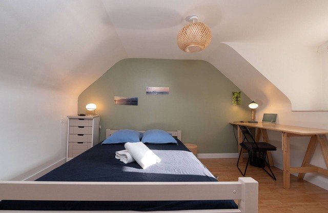 Studio Apartment 'L'idéal Proche Mer Et Vannes' with Wi-Fi