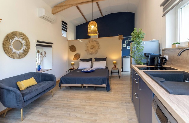 Studio Apartment 'Le Chant Des Tongs' Surrounded by Nature with Wi-Fi and Air Conditioning