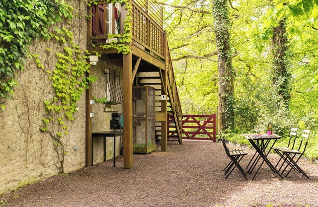 Studio Apartment 'Les Gîtes Du Robelier - Le Nid' with Shared Garden, Balcony and Wi-Fi