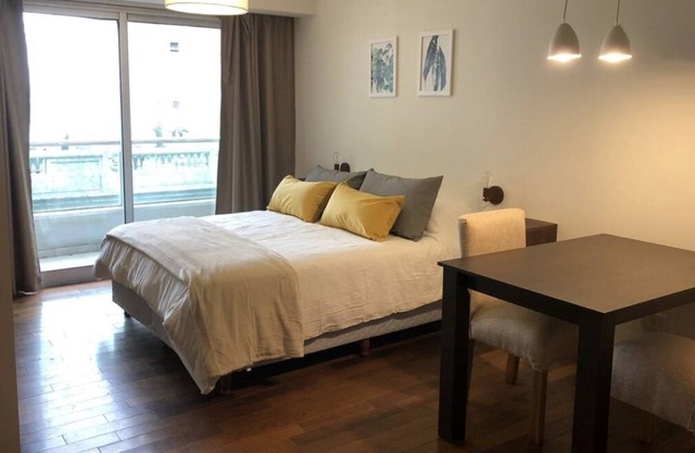 Studio apartment near the river with pool