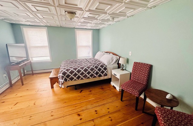 Studio Apartment near downtown Walkable!
