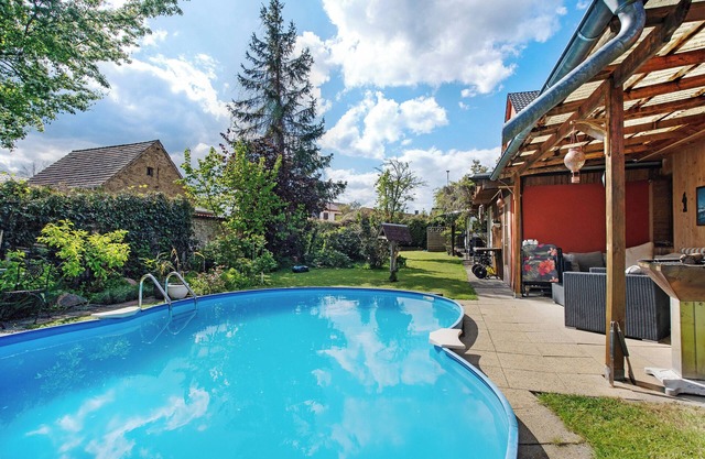 Studio Apartment 'Obere Ferienwohnung Im Nebengebäude' with Shared Pool, Shared Terrace and Wi-Fi