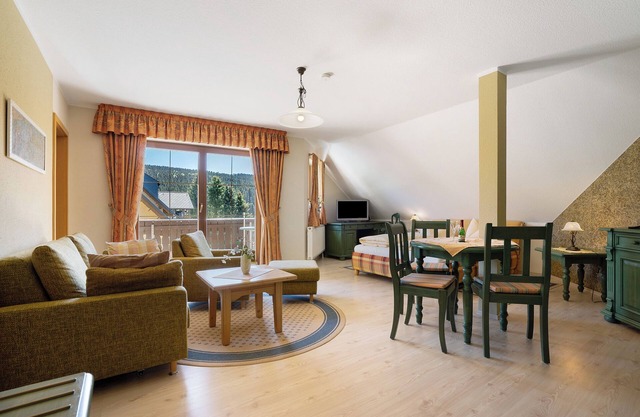 Studio Apartment 'Pension Bergblick - Ringmauer' with Mountain View, Balcony and Wi-Fi