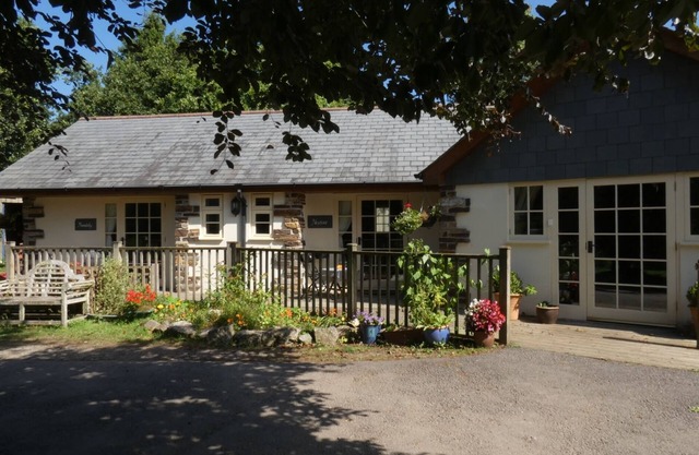 Studio Apartment set far from the madding crowd