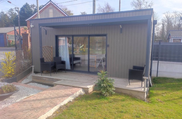 Studio Au Fil de l'Eau with terrace and garden.