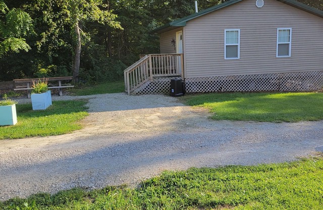 Studio Cabin #6 near beautiful Cedar River.