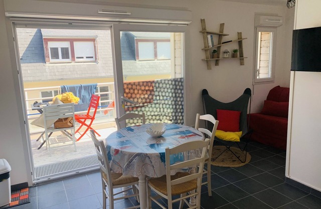 Studio cabin with sea view and garage in Fort-Mahon plage