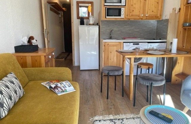 Studio cabine, 4 pers, Risoul, proche commerces, Cuisine équipée, Balcon, Animaux acceptés - FR-1-330-559