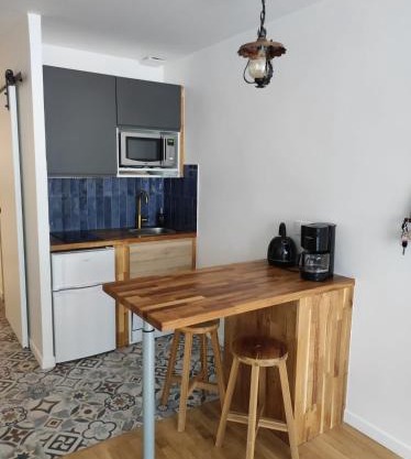 Studio calme à deux pas du lac de Nantua