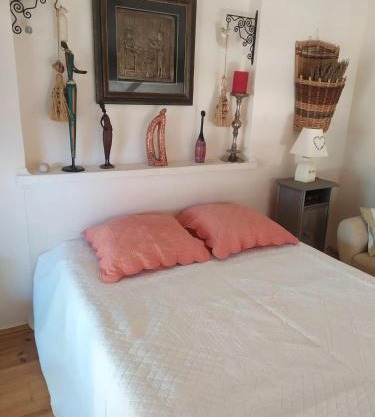 Studio confortable à Veyras avec jardin et piscine