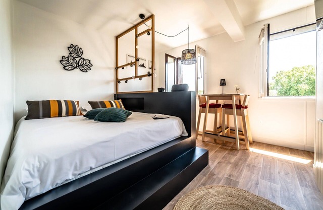 ★ Studio Contemporain ★ Ascenseur ★ Parking ★ Vue Corrèze
