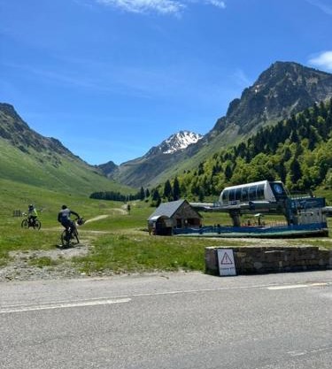 Studio cosy avec vue rivière et montagne