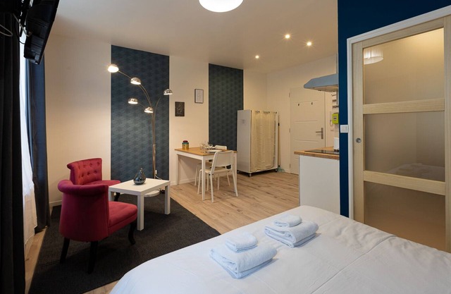 Studio-Deluxe-Ensuite with Bath