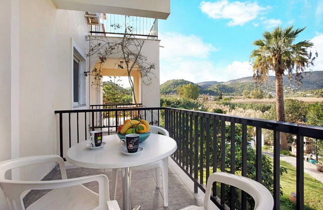 Studio "Dolphin Studio Sea View 10" with Private Balcony, Shared Garden & Wi-Fi