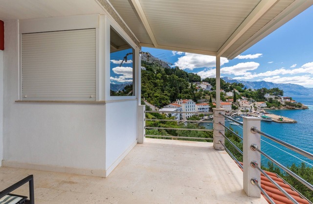 Studio flat near beach Mimice, Omiš (AS-18149-c)