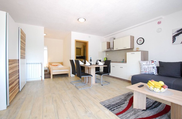 Studio flat with terrace Rijeka (AS-18146-a)