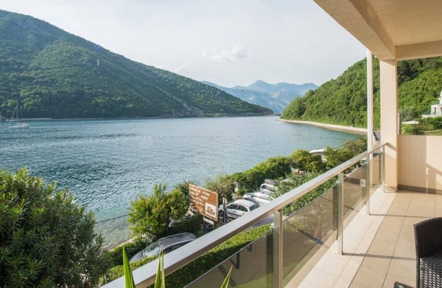 Studio Flat with View near Beach in Tivat