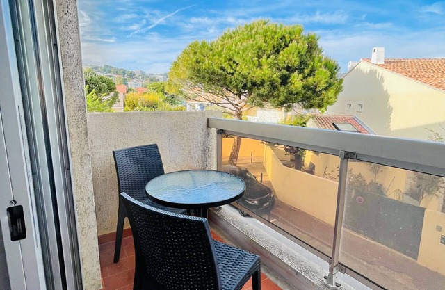Studio Fonctionnel Avec Balcon en Quelques pas de la Plage et Tout Commodité