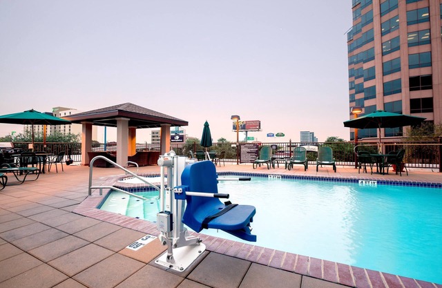 Studio | Free Breakfast + Outdoor Pool and Hot Tub