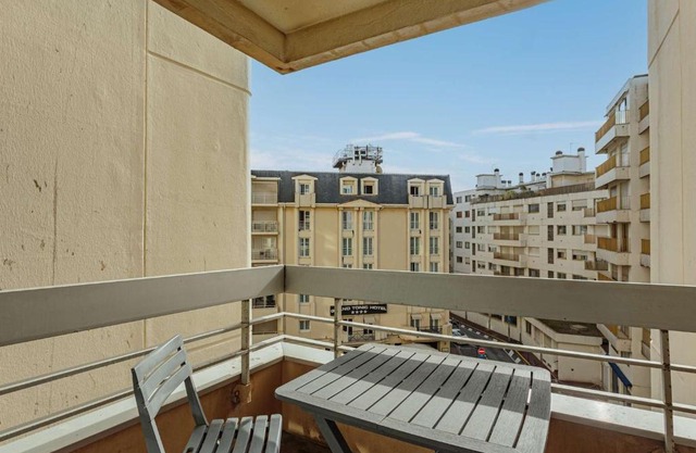 Studio Front de Mer avec Piscine et Balcon à Biarritz - FR-1-3-412