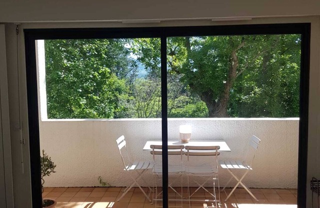 Studio in a green setting 800 m from the beach