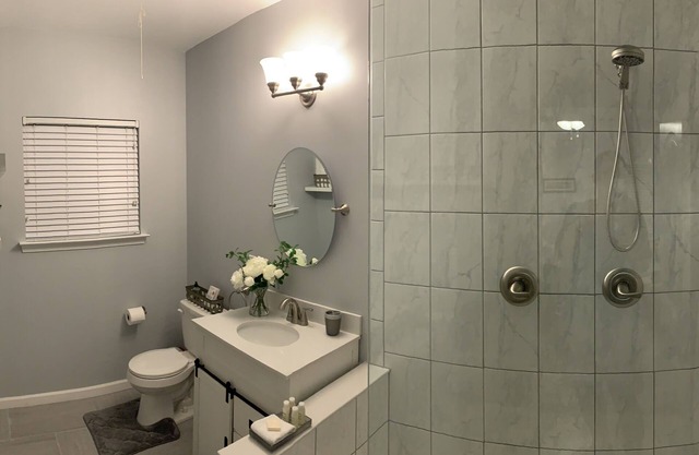 Studio in popular Northshore, 1.2 miles to Ross's Landing