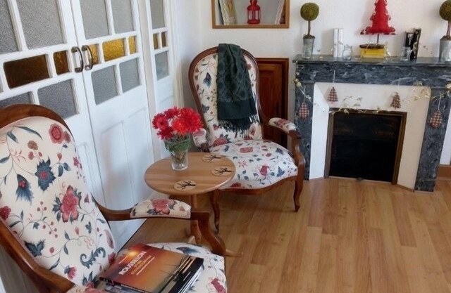 Studio in the Pyrenees: mountain biking, hiking and Catalan culture.