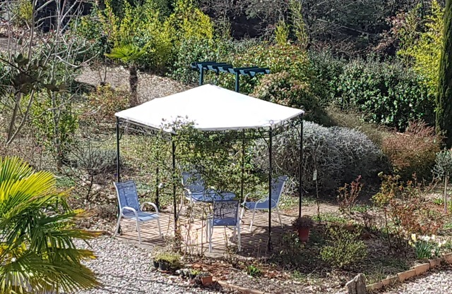 Studio in the heart of nature, 10 minutes from Lac d'Esparron