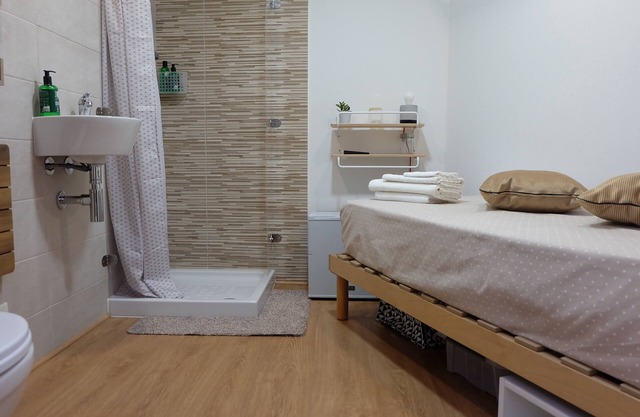 Studio independent room, with air conditioning, wi-fi and patio access