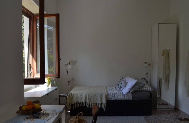 Studio inserito in villa ristrutturata , yoga incluso, 20 min dalla spiaggia!