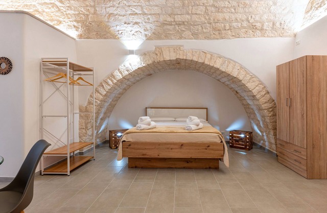 Studio 'La Pizzicata' with Wi-Fi and Air Conditioning