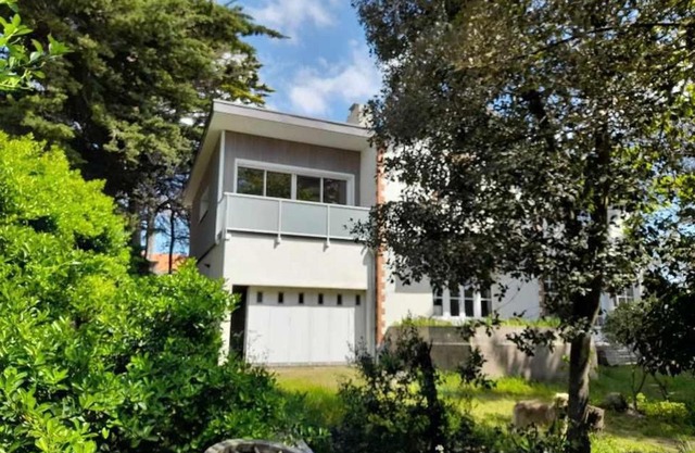 Studio lumineux avec loggia, à 50m de la plage, parking privé, proche commerces et restaurants - FR-1-306-1236