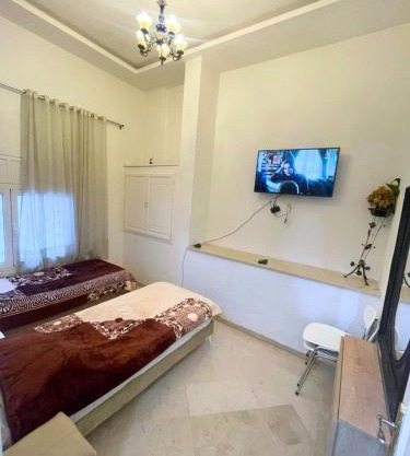 Studio meublé avec Wi-Fi, Rez-de-chaussée centre Ennasr, rue Hedi Nouira