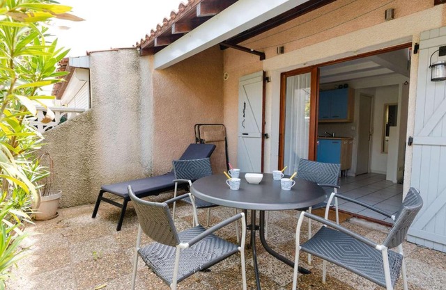 Studio mezzanine avec piscine, terrasse et parking proche plage à Gruissan - FR-1-409-189