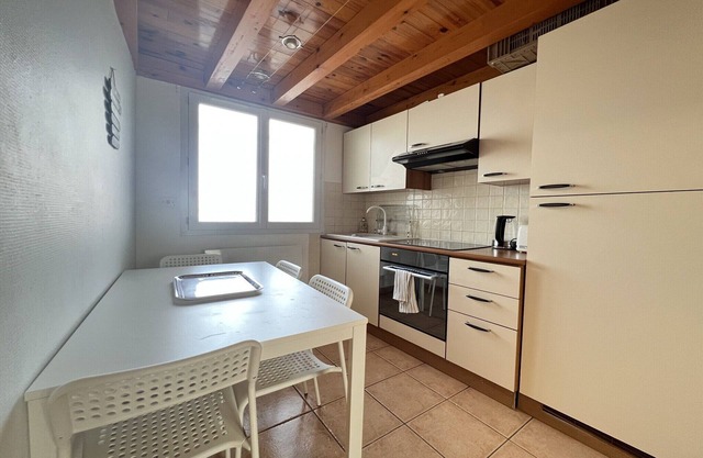 Studio near SNCF train station and Metro