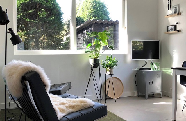 Studio OAK, modern 2-p-residence with private garden, near village, sea and dune