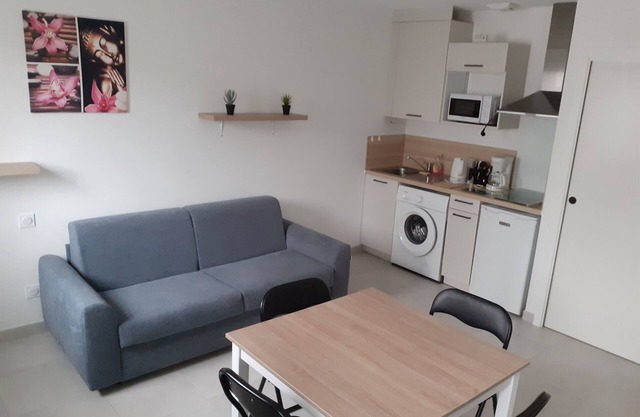 Studio + parking privatif en sous-sol. En Résidence sécurisée et clôturée