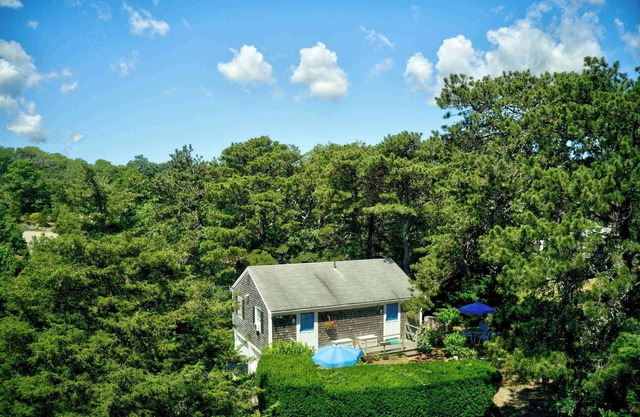 Studio perfect for 3, Walk to Nauset Beach!