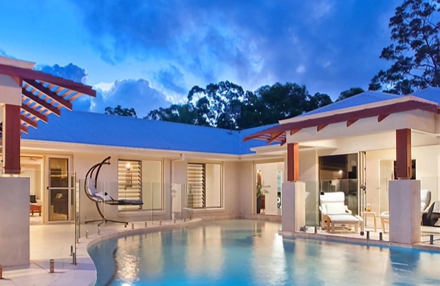 Studio room in luxury Home 5 min from the hussel and bussel of Noosaville