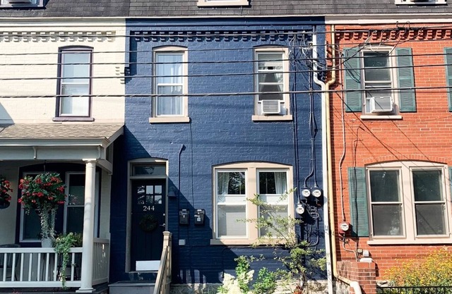 Studio Style - open space No private bedroom Downtown Lancaster