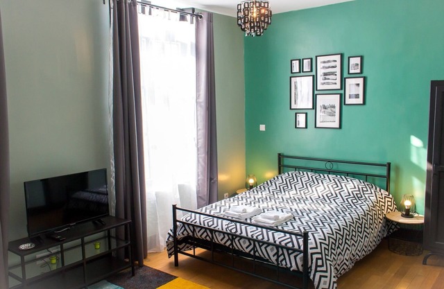 Studio-Superior-Ensuite-Garden view