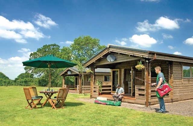 Studio timber lodge with one double.