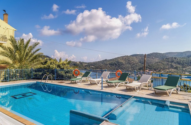 Studio 'Veronis 4' with Sea View, Shared Pool & Wi-Fi