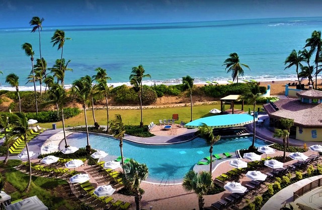 Studio w/Mini Kitchen, Balcony, Dining, Bar, Concierge, Massage, Movies +more!