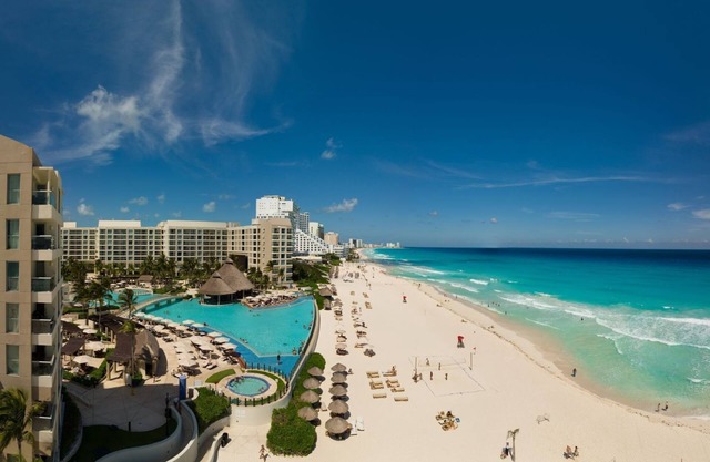 Studio - Westin Lagunamar Resort - Full Resort Access. On the beach.
