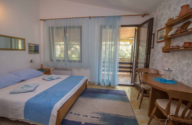 Studio with air conditioning and Internet