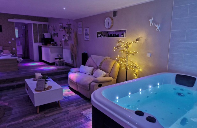 Studio with Jacuzzi, terrace, private Wi-Fi access