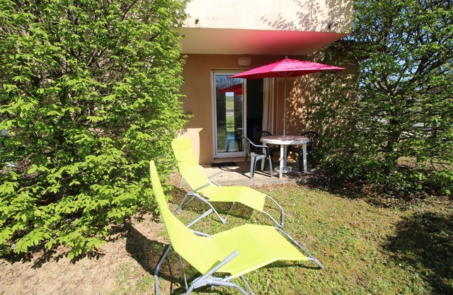 Studio with pool and wifi