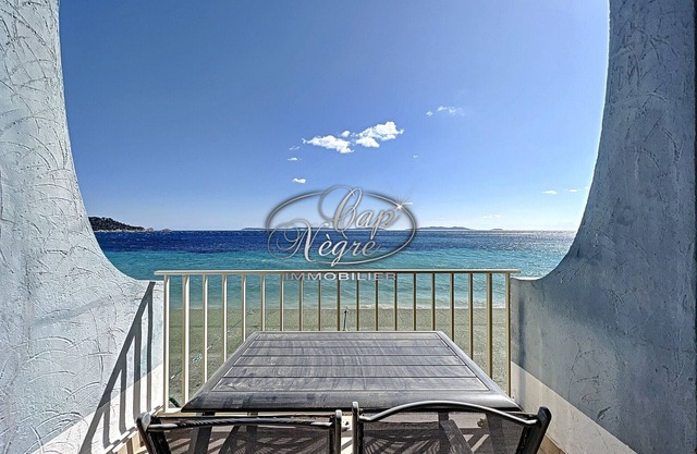 Studio with sea view and direct access to Cavalière Beach