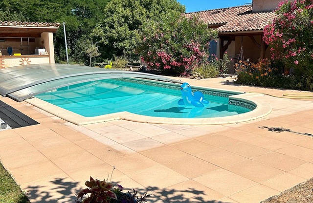 Studio "" with Shared Pool, Wi-Fi and Air Conditioning